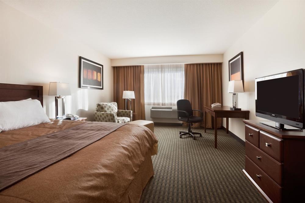 Travelodge Hotel By Wyndham Weyburn Экстерьер фото