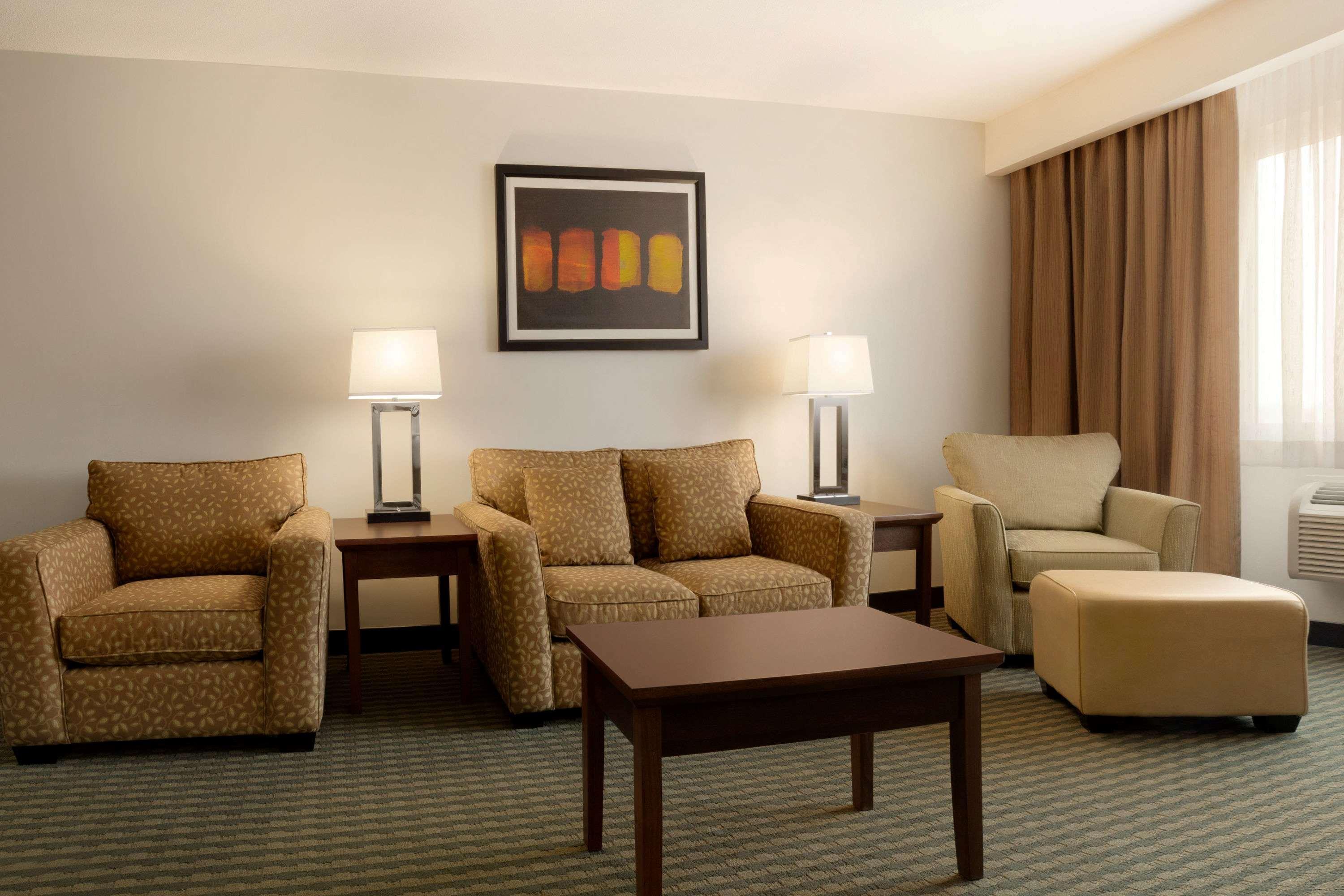 Travelodge Hotel By Wyndham Weyburn Экстерьер фото