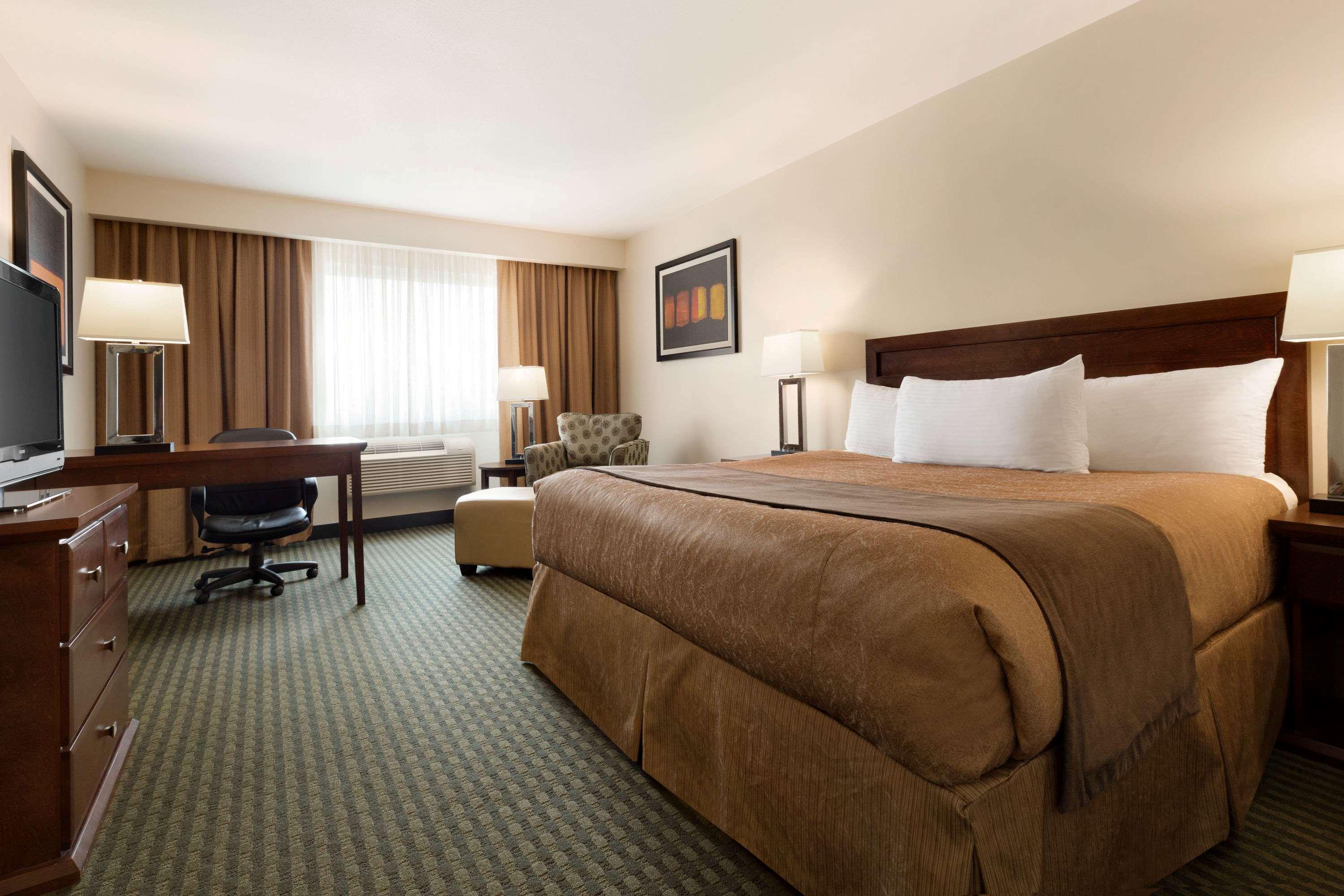 Travelodge Hotel By Wyndham Weyburn Экстерьер фото