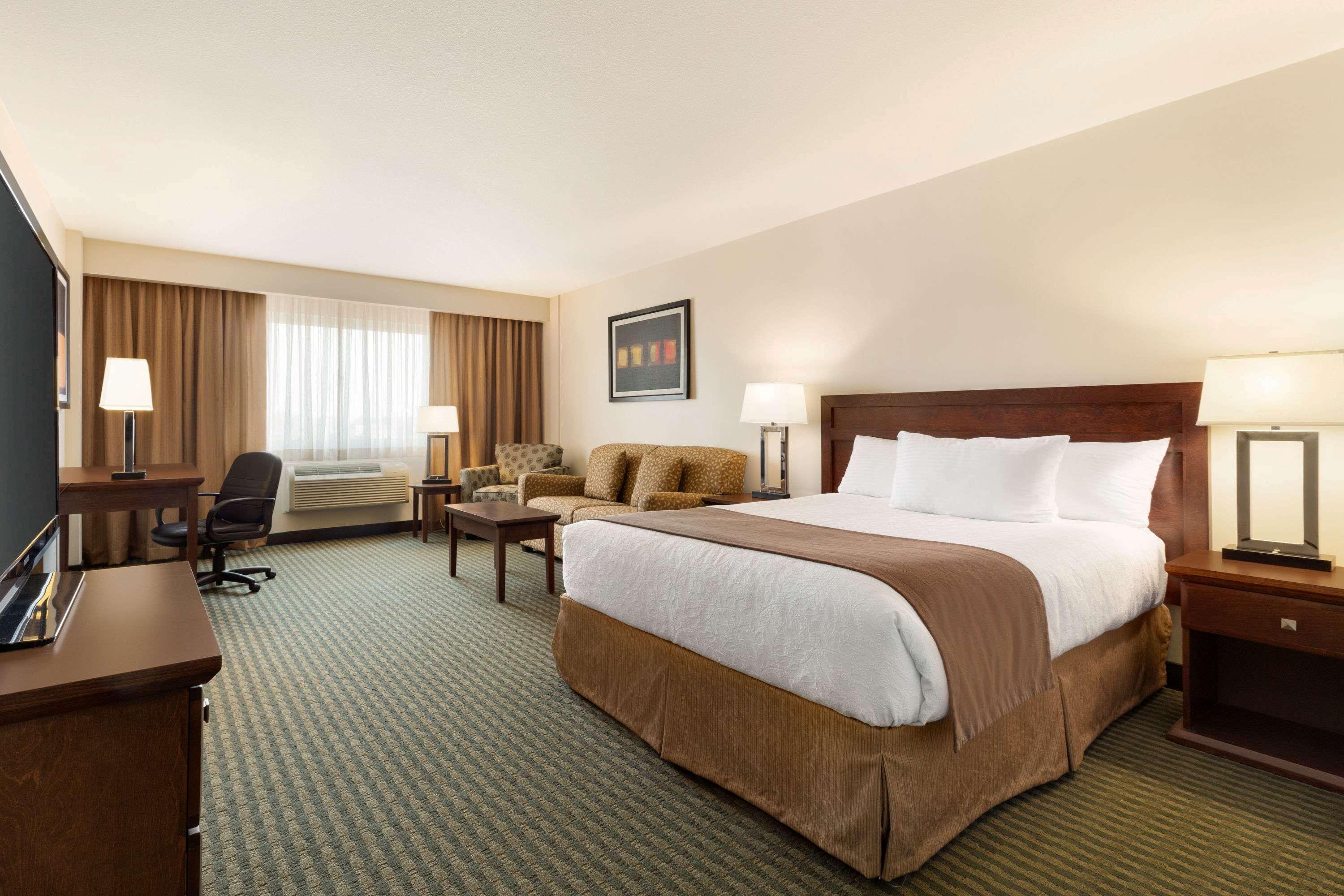 Travelodge Hotel By Wyndham Weyburn Экстерьер фото