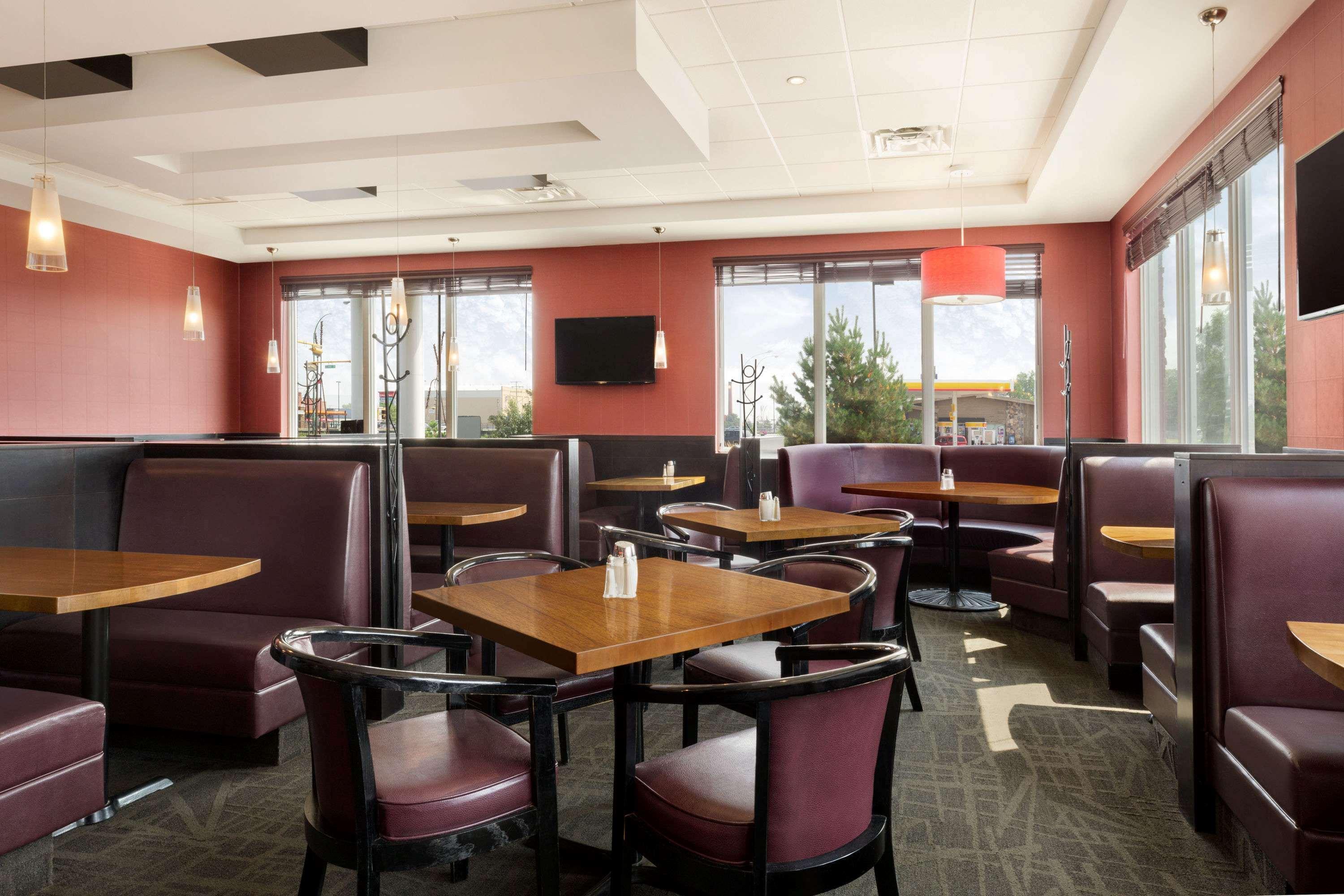 Travelodge Hotel By Wyndham Weyburn Экстерьер фото