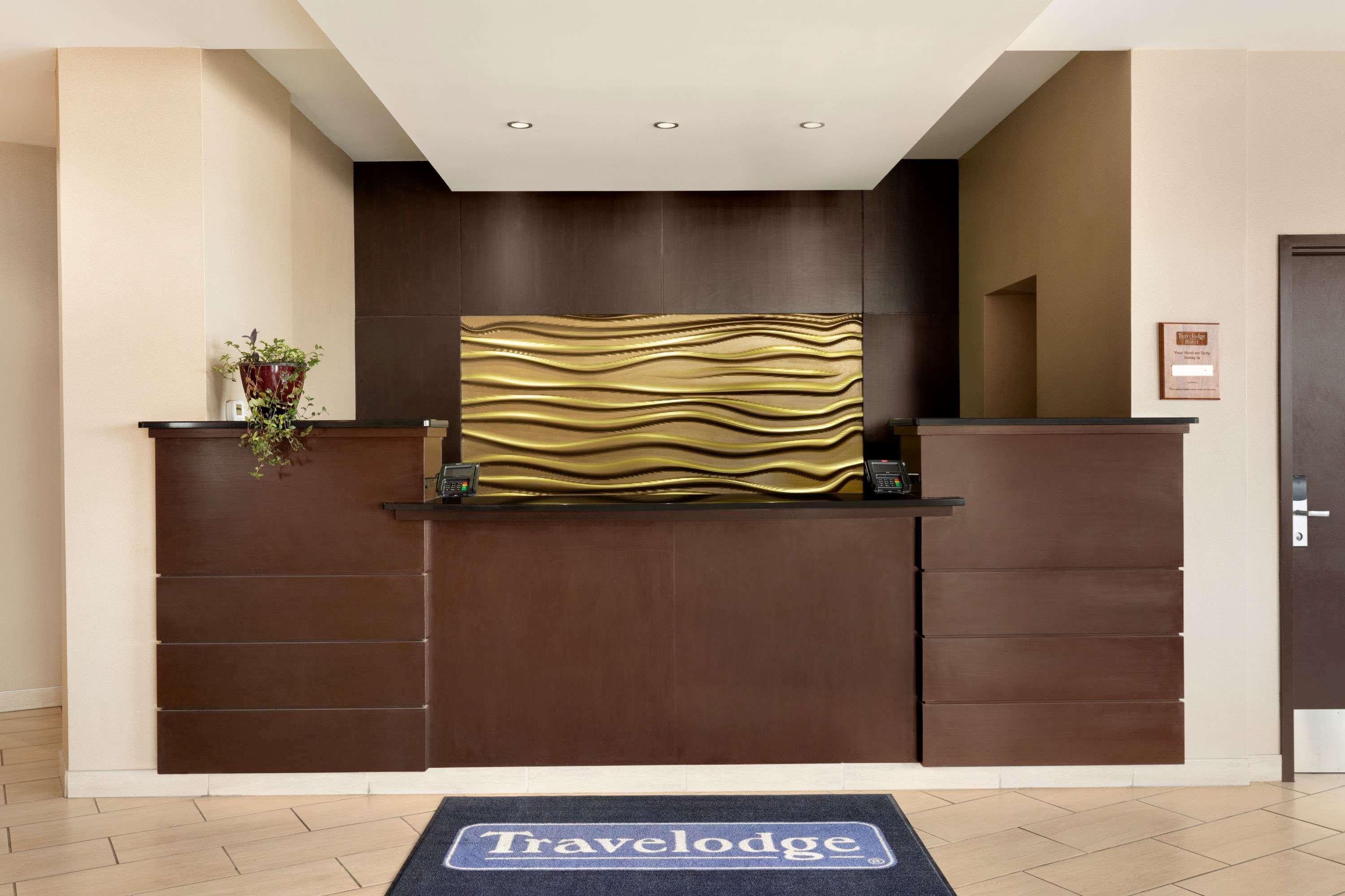 Travelodge Hotel By Wyndham Weyburn Экстерьер фото