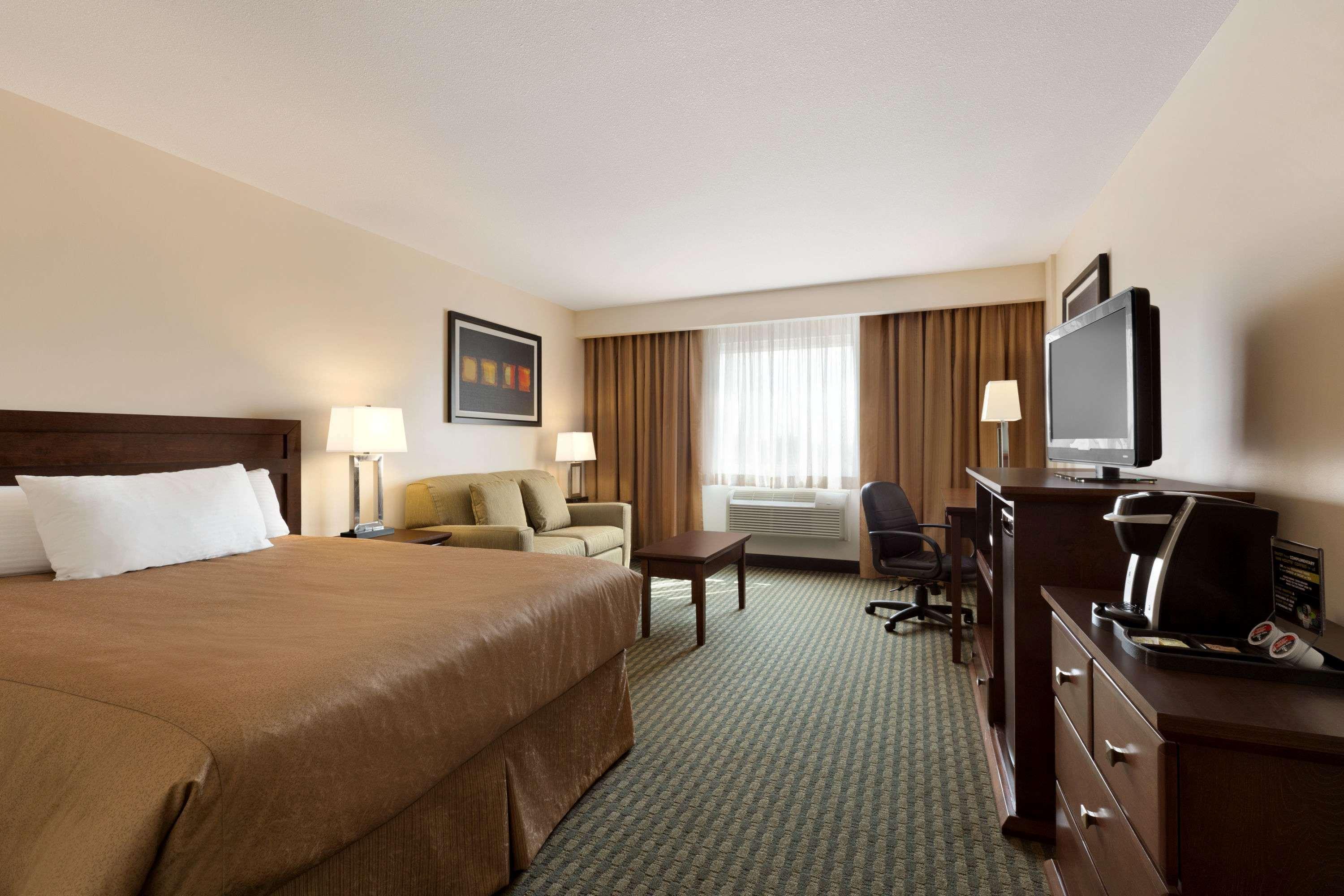 Travelodge Hotel By Wyndham Weyburn Экстерьер фото